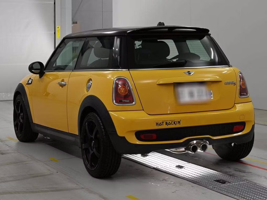 MINI HATCH