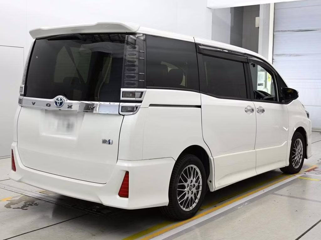 TOYOTA VOXY