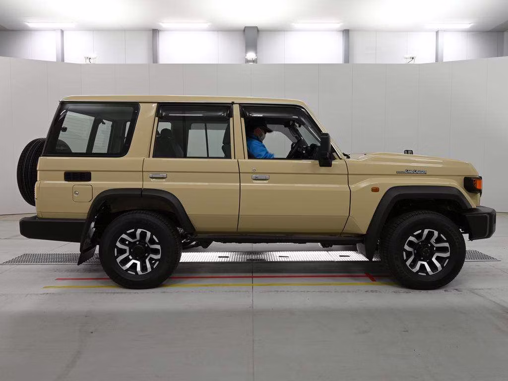 TOYOTA LAND CRUISER