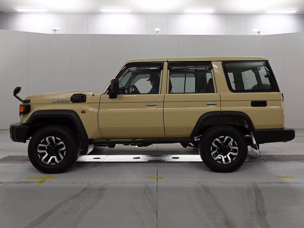 TOYOTA LAND CRUISER