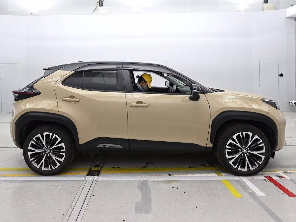 TOYOTA YARIS CROSS