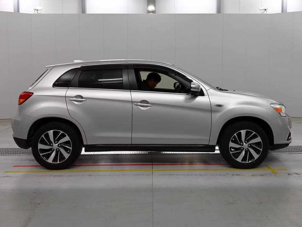 MITSUBISHI RVR