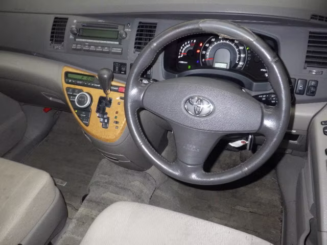 TOYOTA ISIS