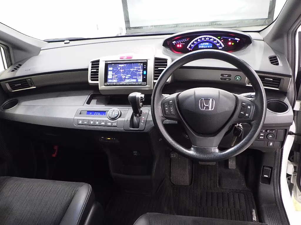 HONDA FREED SPIKE