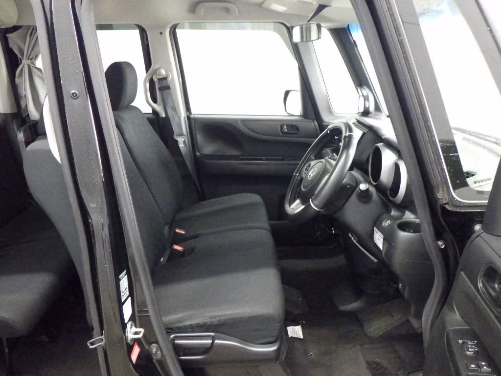 HONDA N-BOX+