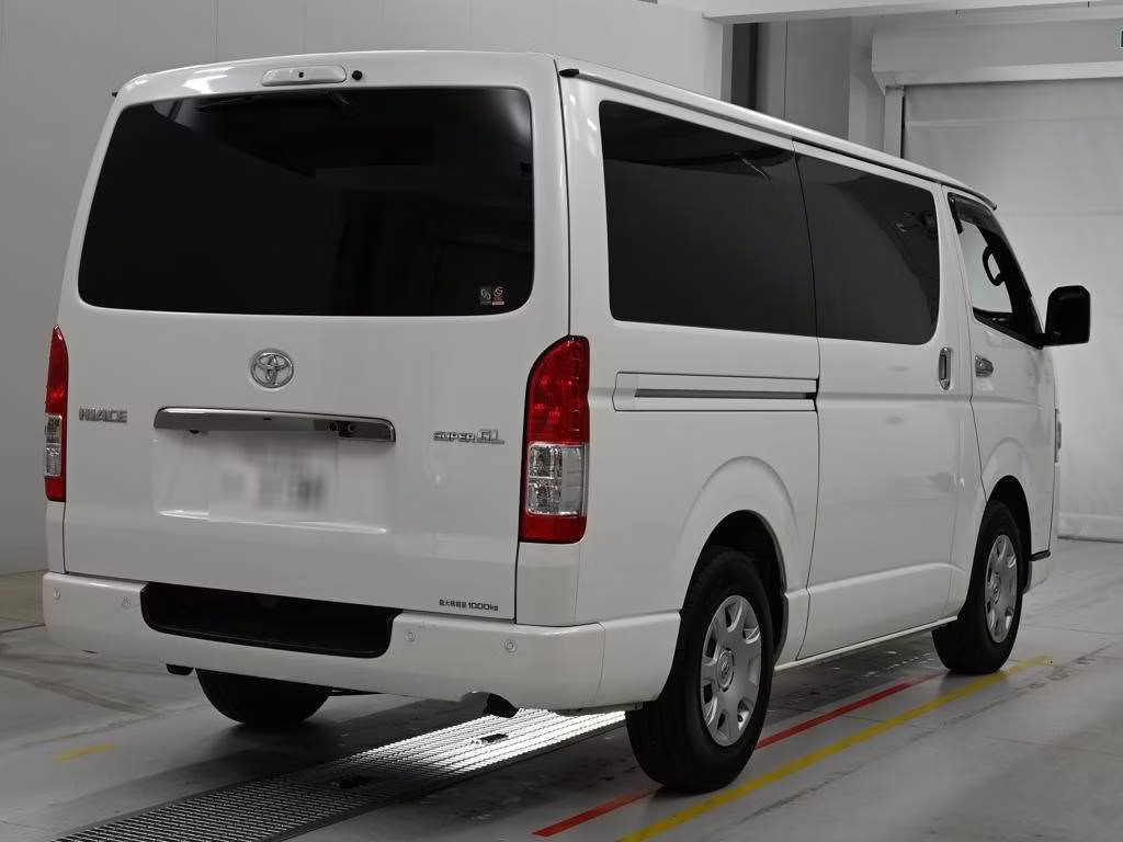 TOYOTA REGIUS ACE