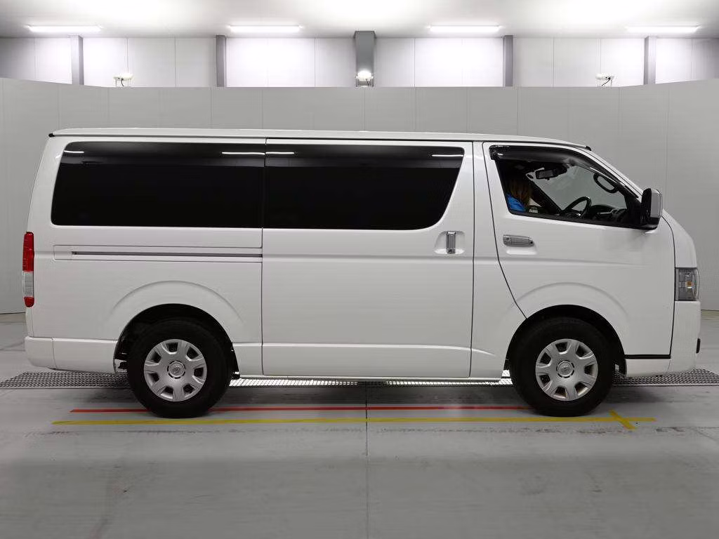 TOYOTA REGIUS ACE