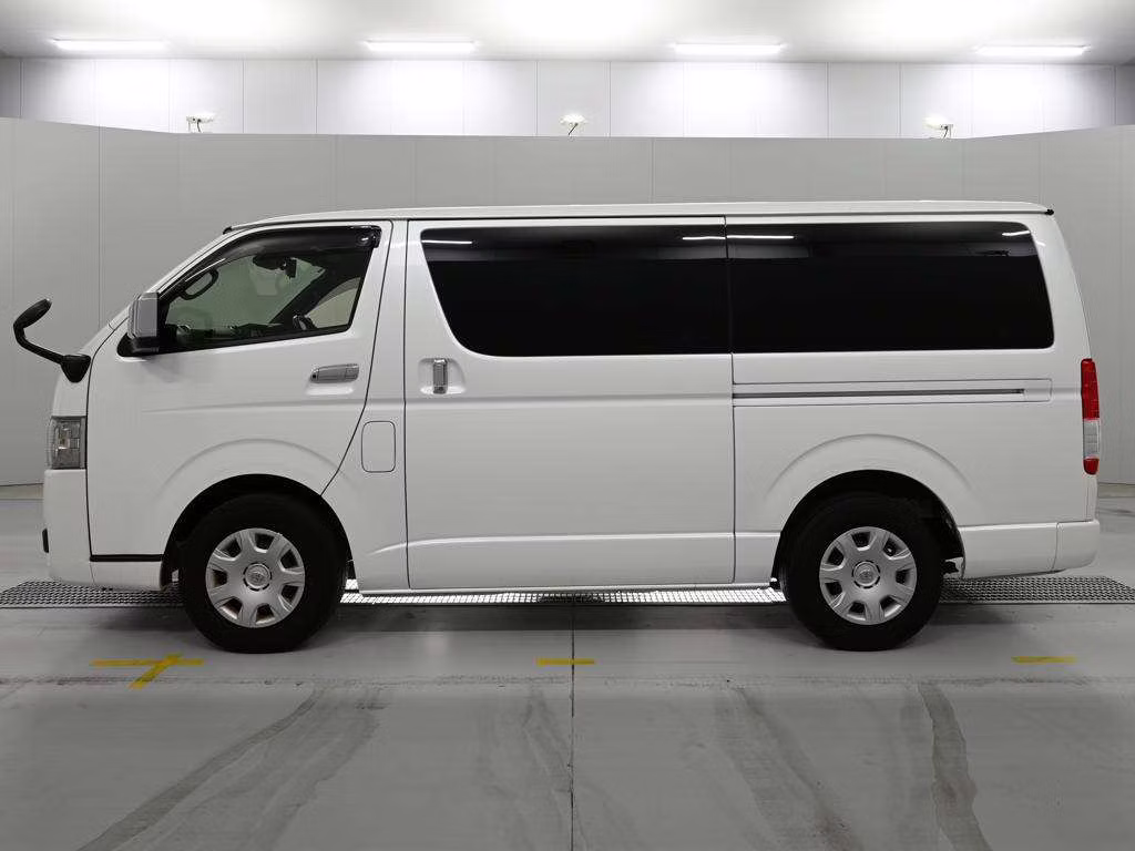 TOYOTA REGIUS ACE