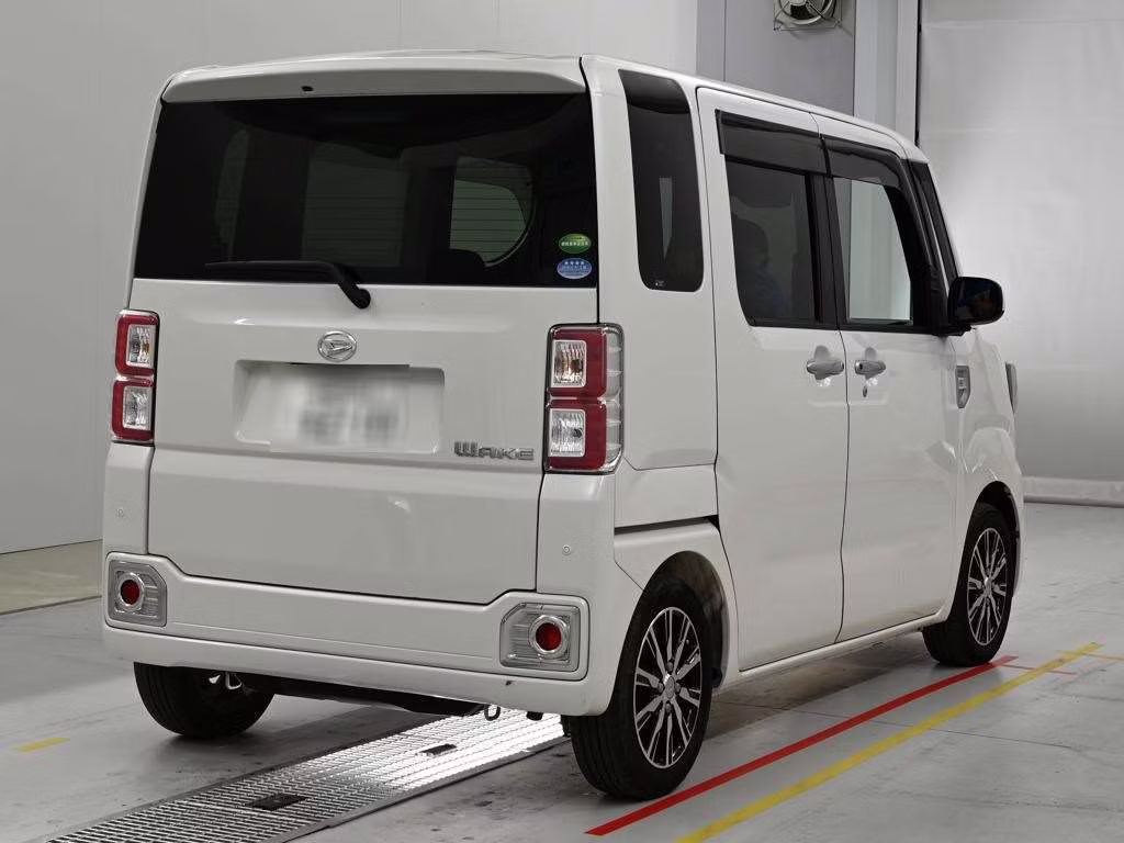 DAIHATSU WAKE