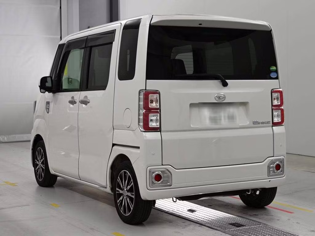 DAIHATSU WAKE