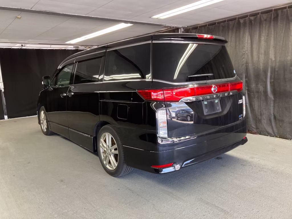 NISSAN ELGRAND