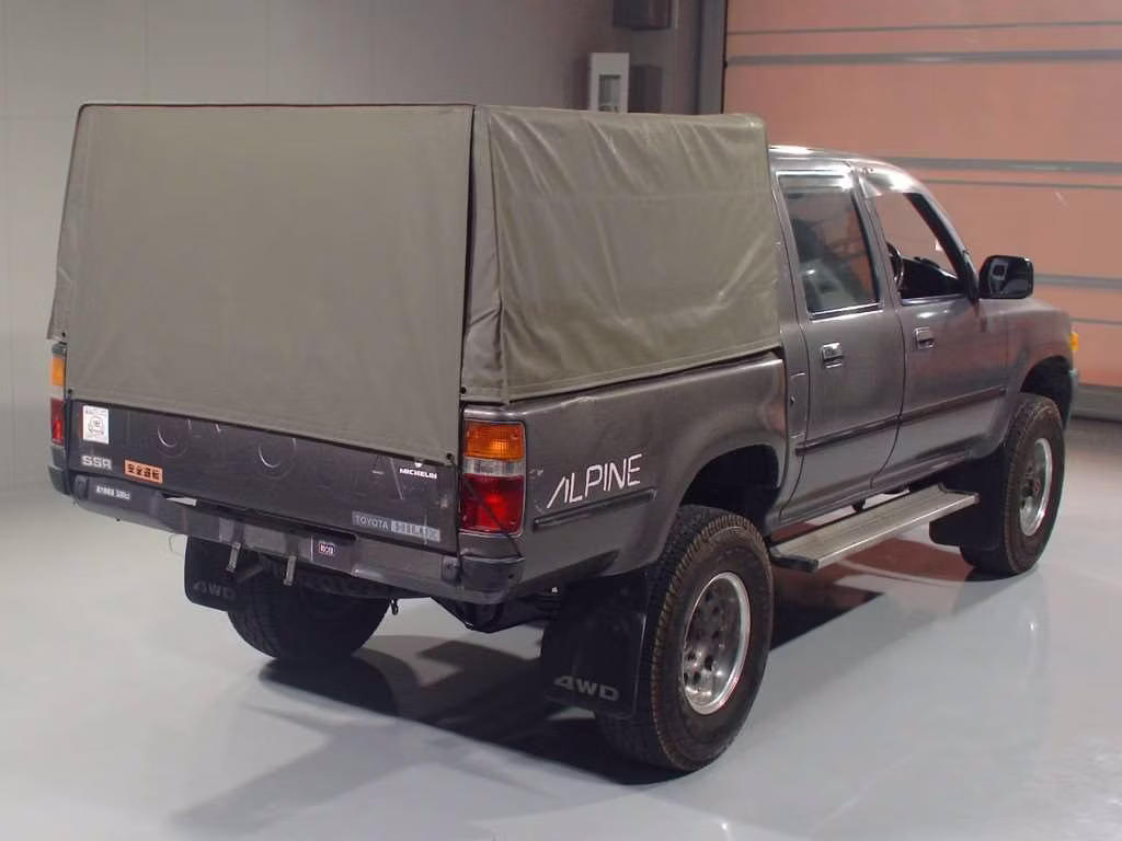 TOYOTA HILUX