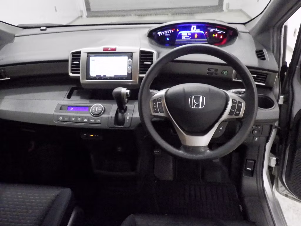 HONDA FREED SPIKE