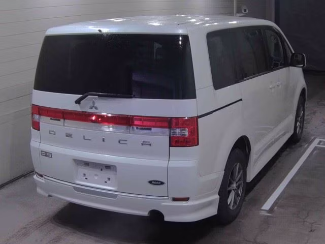MITSUBISHI DELICA D:5