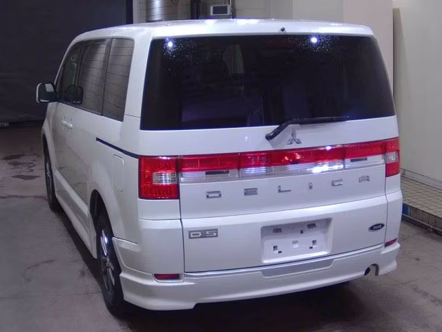 MITSUBISHI DELICA D:5