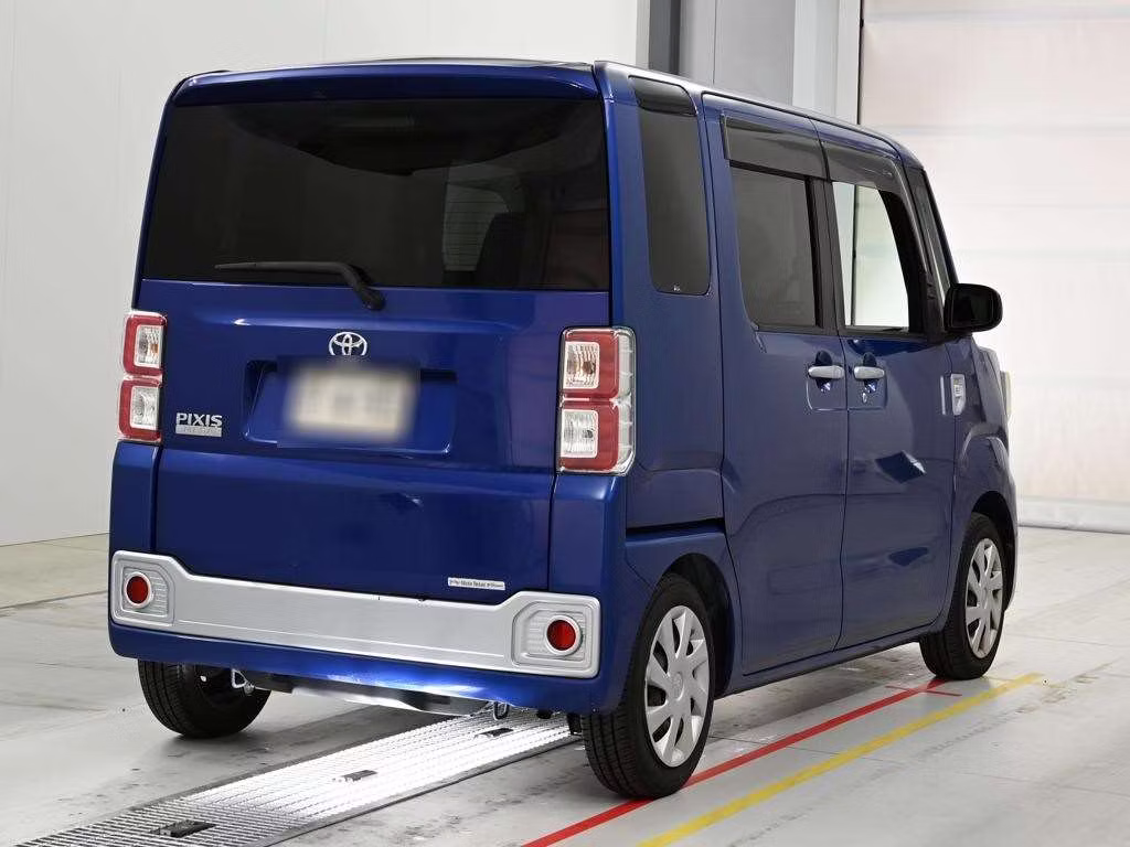 TOYOTA PIXIS MEGA