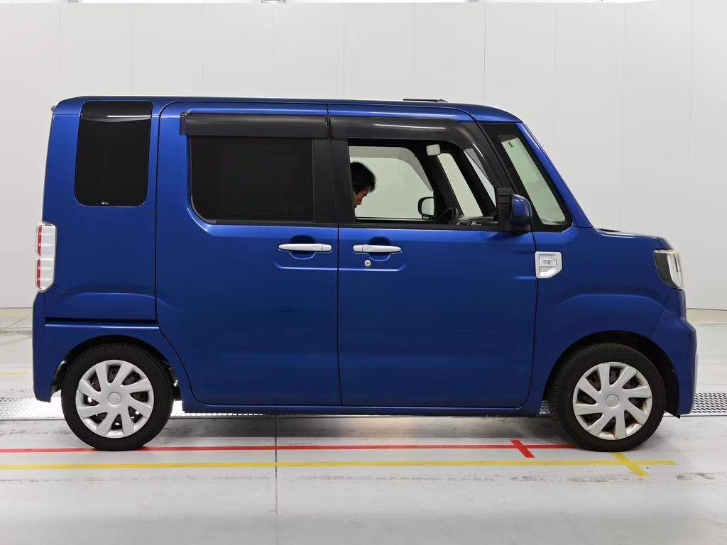 TOYOTA PIXIS MEGA