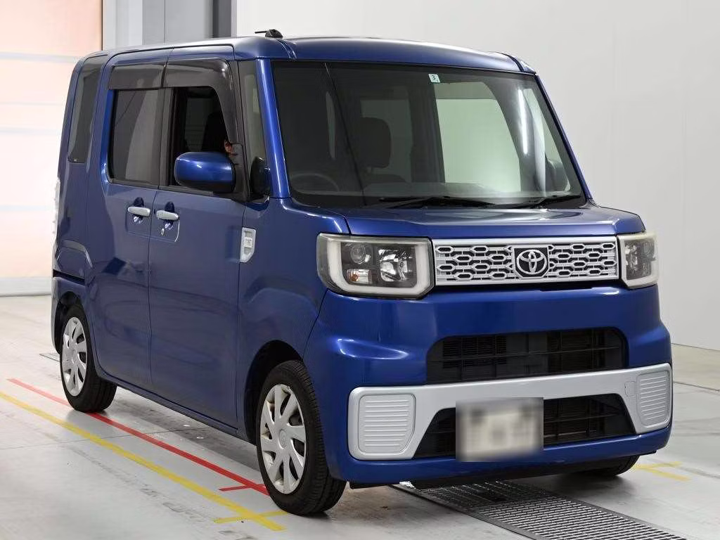 TOYOTA PIXIS MEGA