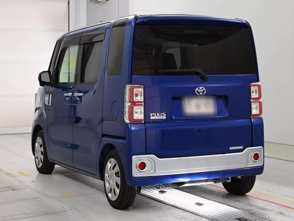 TOYOTA PIXIS MEGA