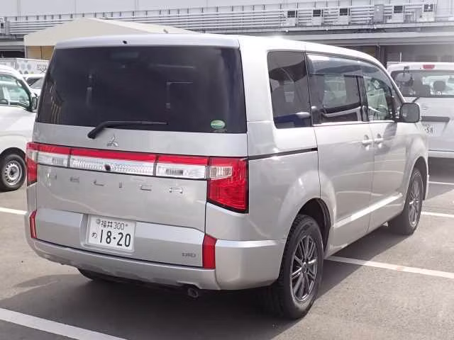 MITSUBISHI DELICA D:5