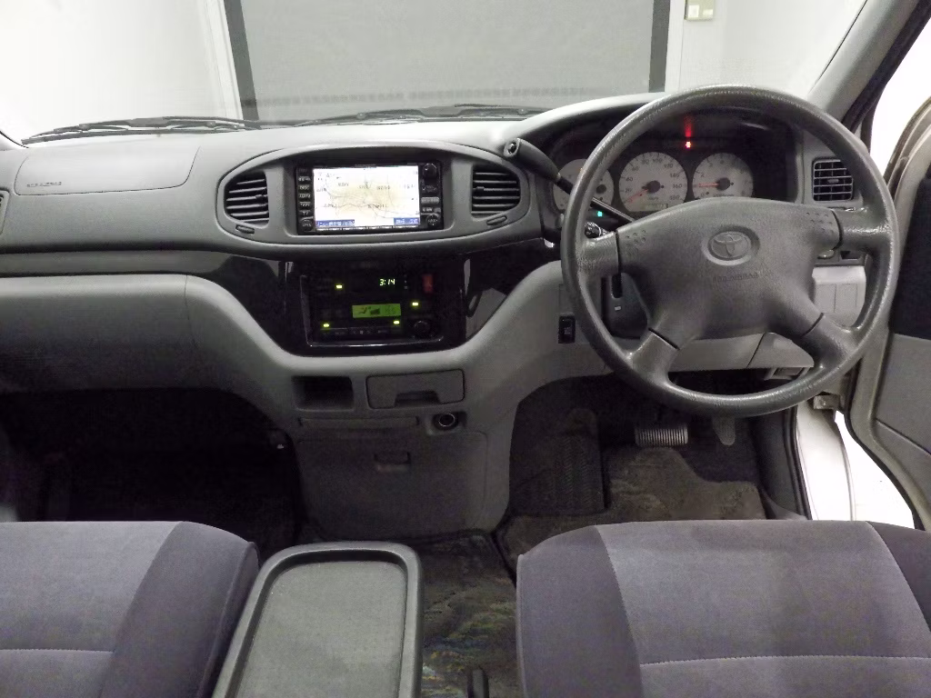 TOYOTA TOURING HIACE