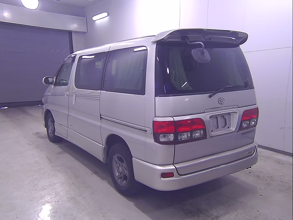 TOYOTA TOURING HIACE