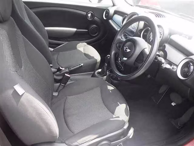 MINI HATCH