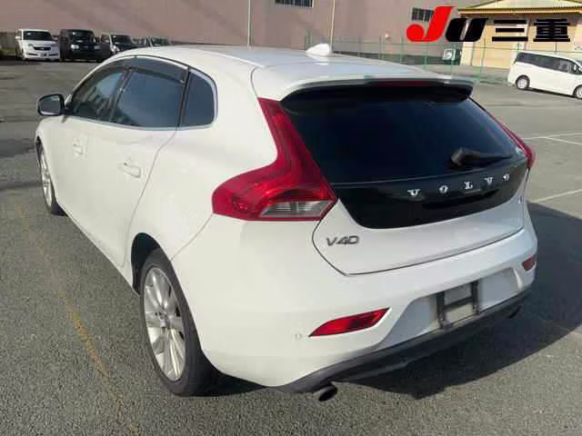 VOLVO V40