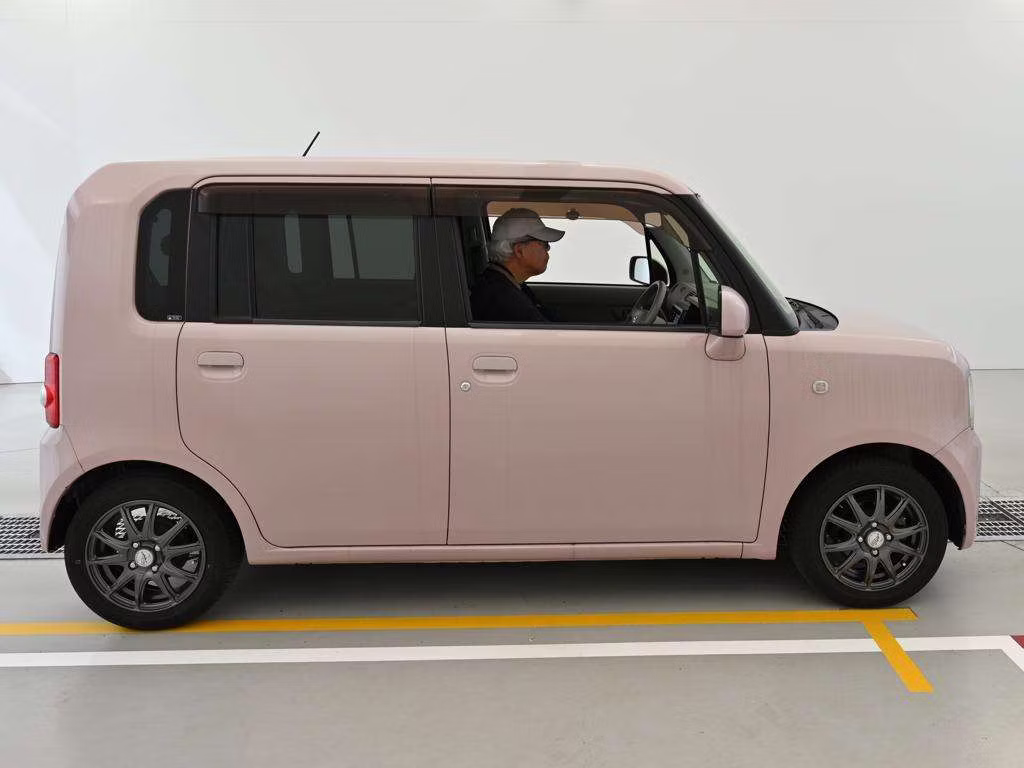 DAIHATSU MOVE CONTE