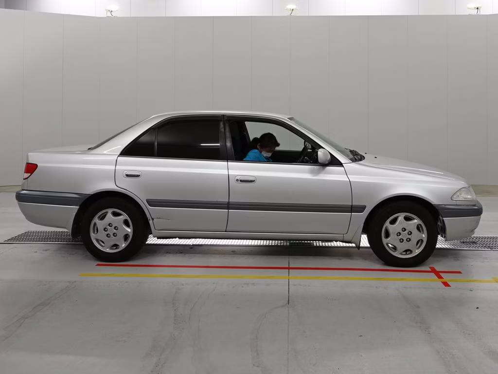 TOYOTA CARINA