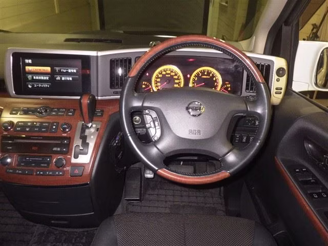 NISSAN ELGRAND