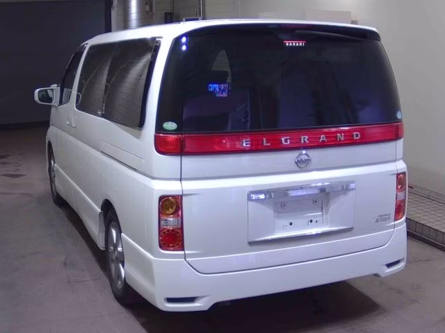 NISSAN ELGRAND