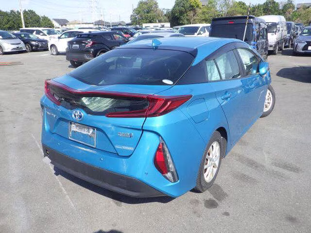 TOYOTA PRIUS PHV