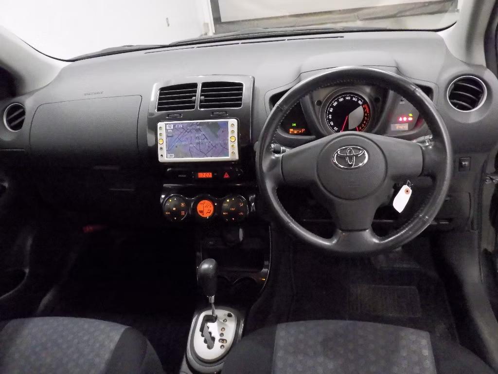 TOYOTA IST