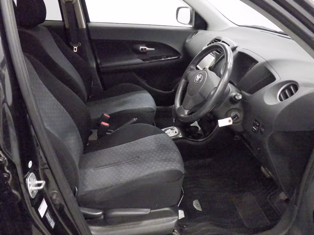 TOYOTA IST