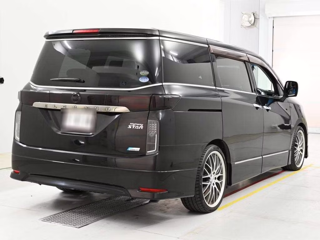 NISSAN ELGRAND