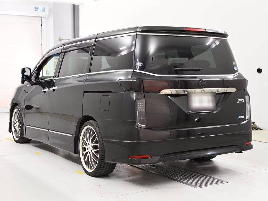 NISSAN ELGRAND