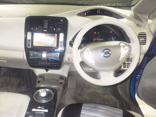NISSAN LEAF