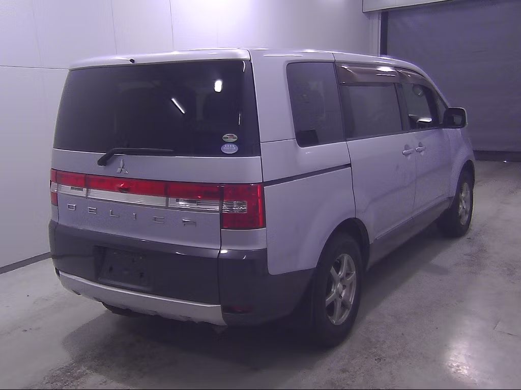 MITSUBISHI DELICA D:5