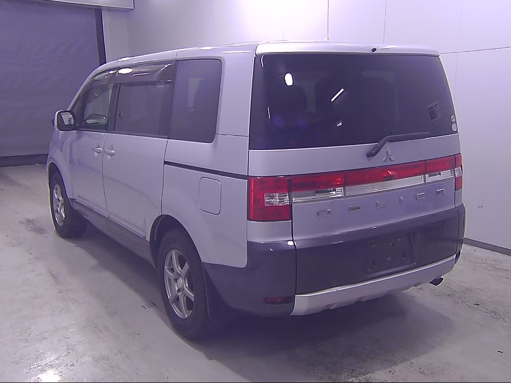 MITSUBISHI DELICA D:5