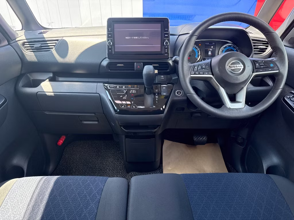 NISSAN ROOX