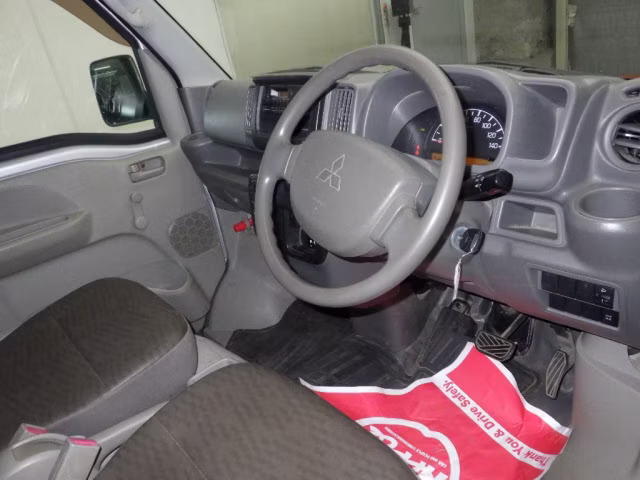 MITSUBISHI MINICAB
