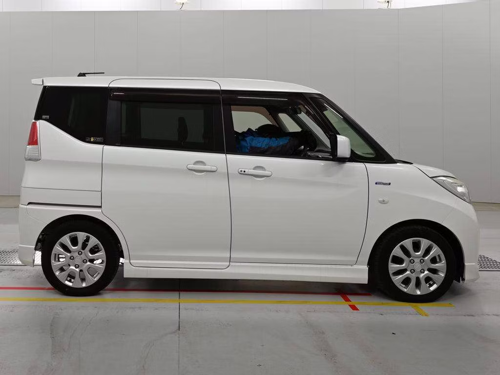 MITSUBISHI DELICA D:2