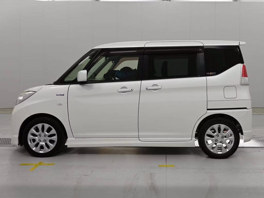 MITSUBISHI DELICA D:2