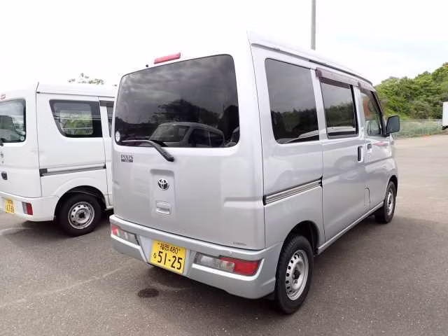 TOYOTA PIXIS VAN