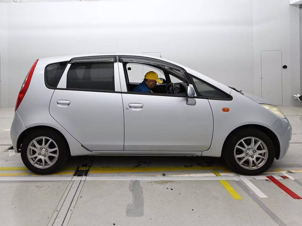 MITSUBISHI COLT