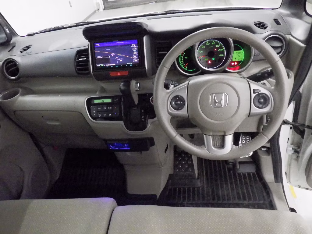 HONDA N-BOX+