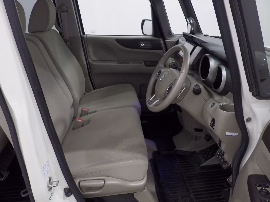 HONDA N-BOX+