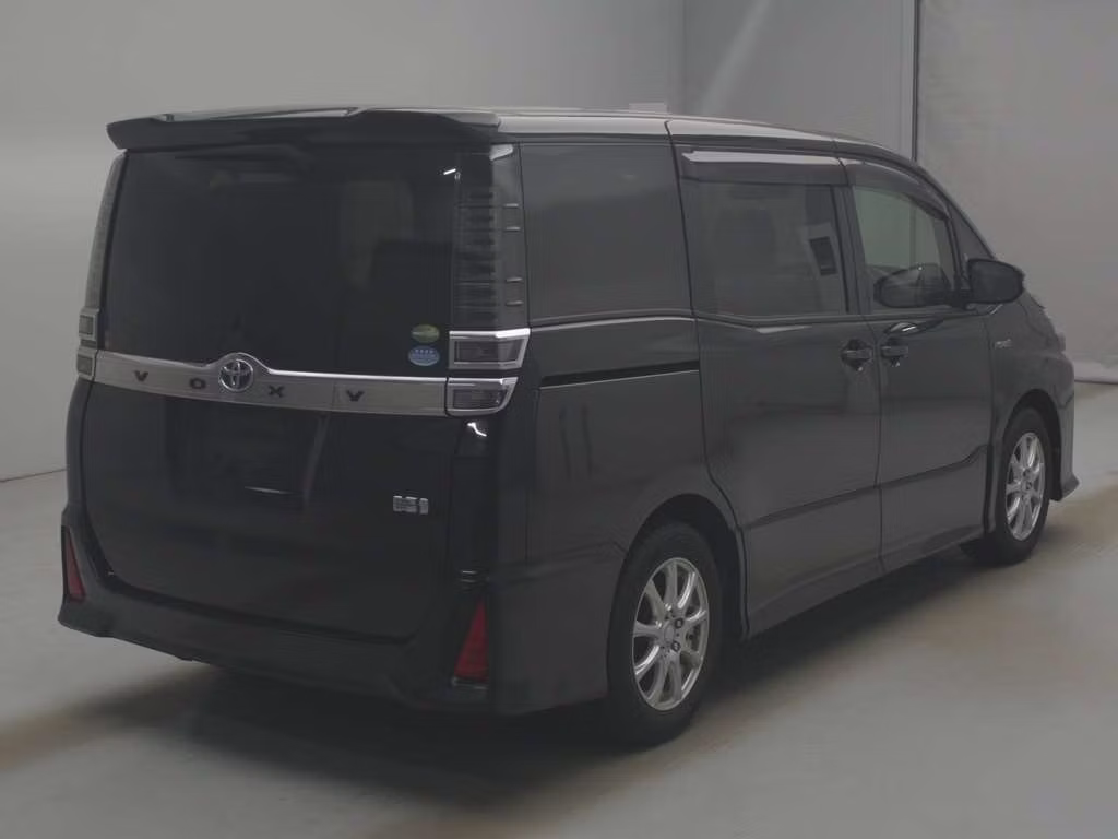 TOYOTA VOXY