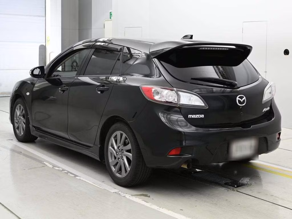 MAZDA AXELA